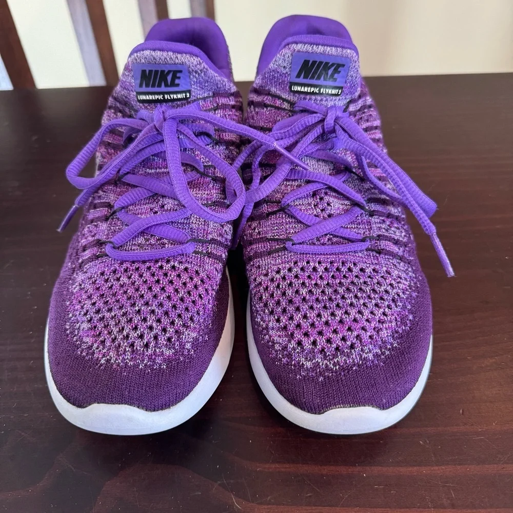 Nike purple LunarEpic Low Flyknit 2 running shoes girls size 6Y